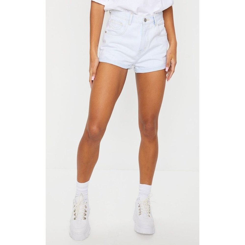NWT‎ PRETTYLITTLETHING BLEACH WASH TURN UP HEM DENIM HOT PANTS